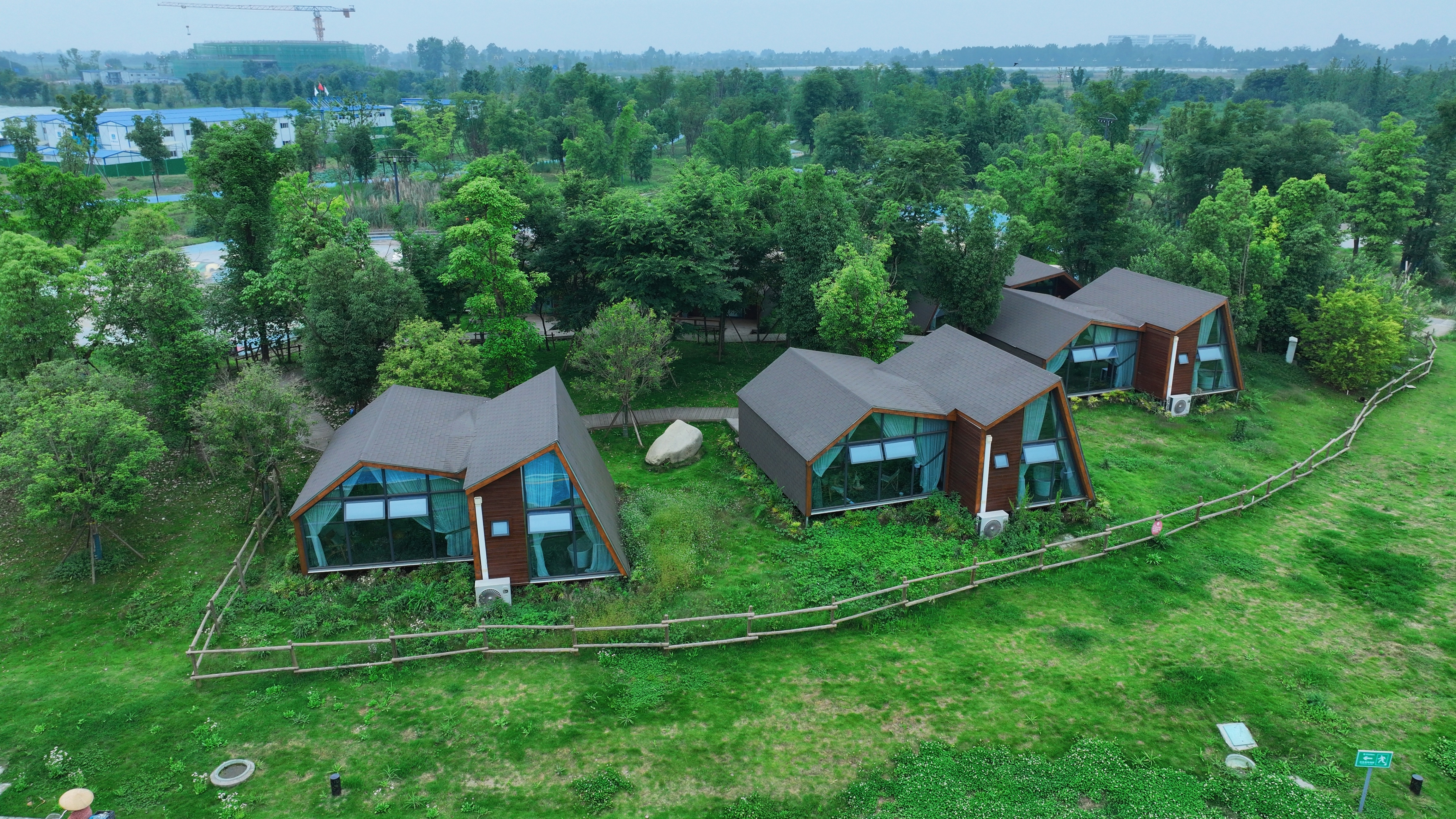 【邛崃#131号院】单房预定，独栋6房木屋，独立岛屿，草坪露营，烧烤BBQ！MMD