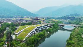 【峨眉山-243号民宿】单房预定，温泉私汤酒店，峨眉山脚下，泳池、临溪玩水、儿童游玩、栖居湖光山野的美学旅居fzxl