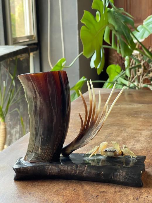 牛角巧雕案头笔筒摆件，顺丰包邮 商品图1