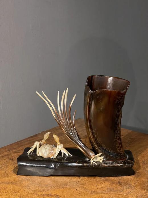 牛角巧雕案头笔筒摆件，顺丰包邮 商品图0