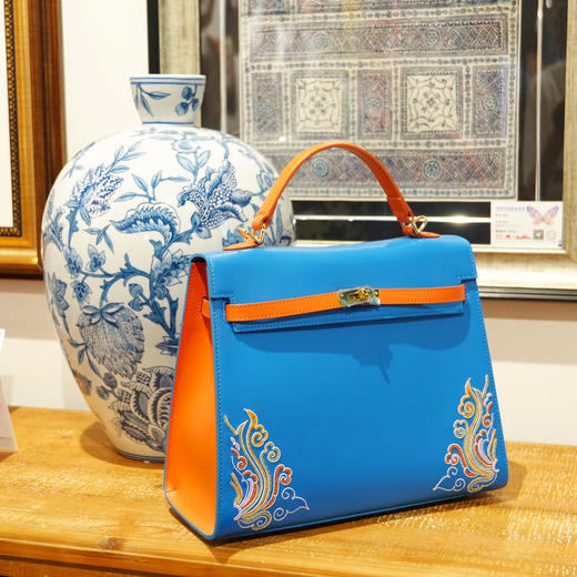 深山集市·马尾绣手提斜挎包（亮蓝橙色） 商品图2