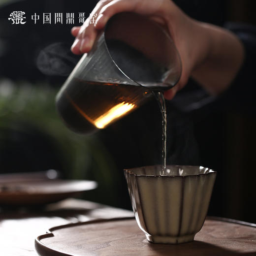 问鼎哥窑致巧款绽蕊杯 商品图2