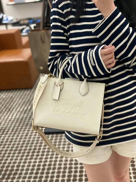 ￥2599🇺🇸直邮，coach专柜3🈷️新款Ace tote26托特包，全皮浮雕马车logo，配logo宽肩带，手拎单肩斜挎都可以时尚百搭 商品图4