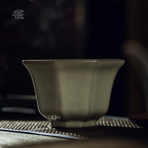 问鼎哥窑八方盅 商品图0