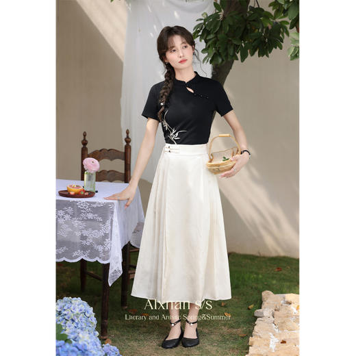 【6折秒杀】鹿向南 新中式修身短款T恤女国风正肩绿色短袖L33872 商品图3