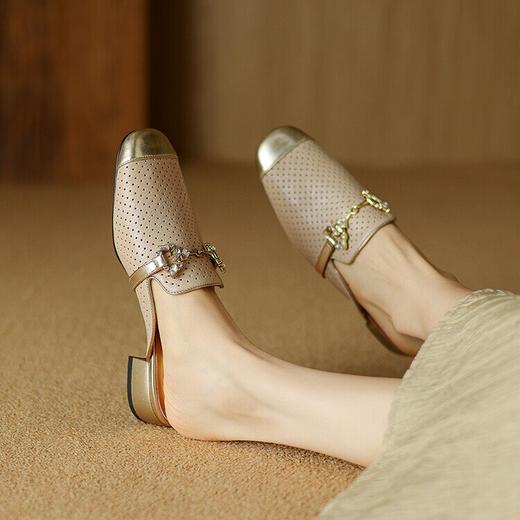 【预售5天】2024新款牛皮拼色金属扣粗跟水钻包头后空凉鞋女ASZ&C508 商品图1