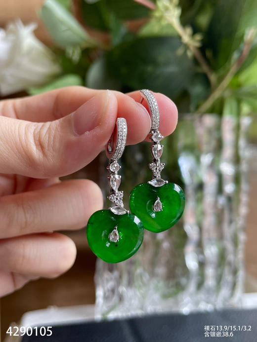 老坑近玻璃种帝王绿爱心耳坠【4290105】具体价格微信咨询 商品图3