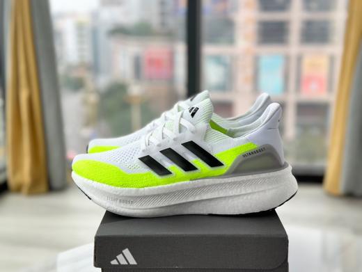 点此购买 阿迪Ultra Boost Light 10代爆米花轻弹系列男女款缓震慢跑鞋 98 290094 商品图3