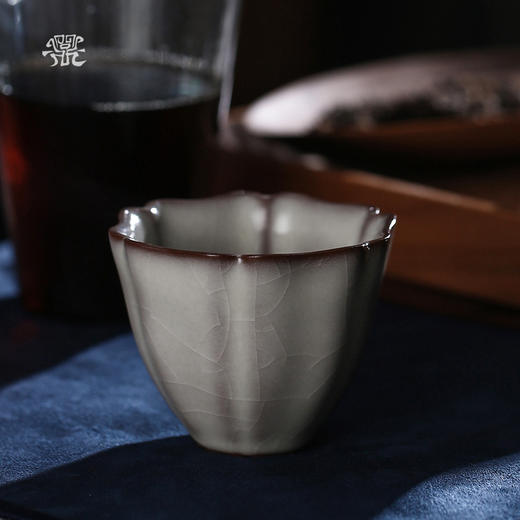 问鼎哥窑致巧款冰棱杯 商品图1