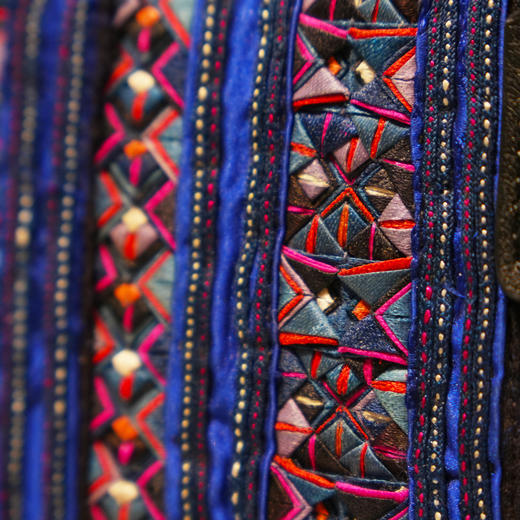 深山集市·蓝色叠绣手提包 商品图1