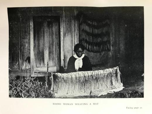 1924年 与毛利人一起的一年：他们的艺术与习俗研究 数十幅插图 漆布精装18开 商品图10