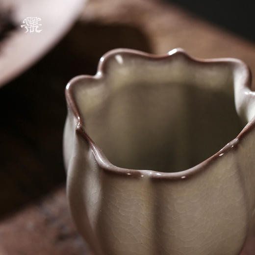 问鼎哥窑致巧款佛手杯 商品图2