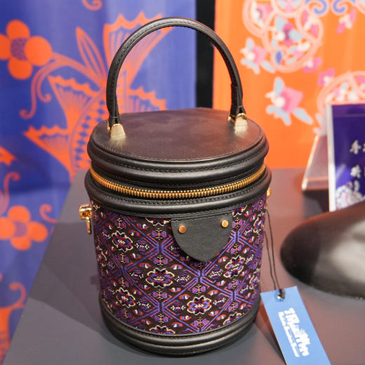 深山集市·紫色数纱绣竖版圆桶包 商品图0