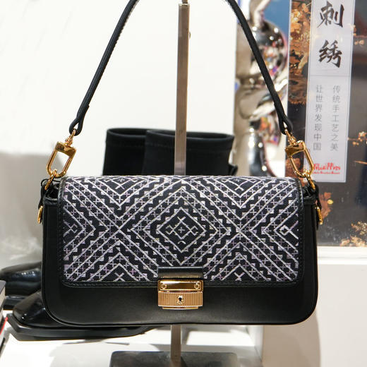 深山集市·灰色数纱绣横版包包 商品图0