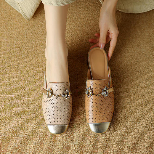 【预售5天】2024新款牛皮拼色金属扣粗跟水钻包头后空凉鞋女ASZ&C508 商品图0