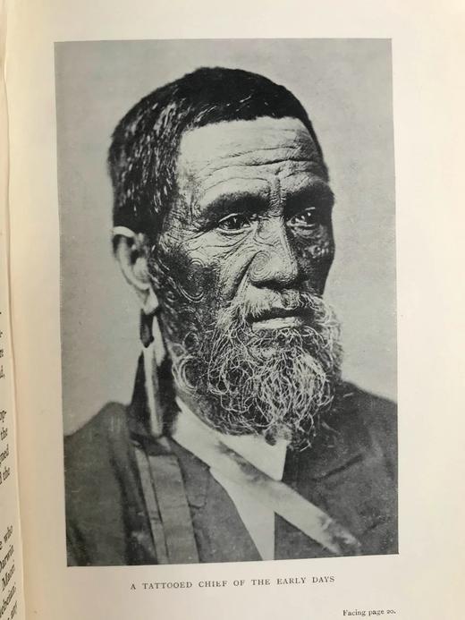 1924年 与毛利人一起的一年：他们的艺术与习俗研究 数十幅插图 漆布精装18开 商品图5