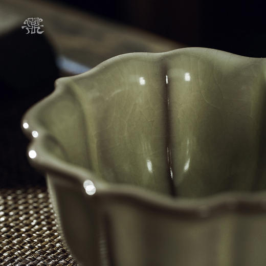 问鼎哥窑宝相盅 商品图2