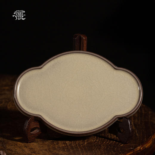 问鼎哥窑致巧款吉禄壶承 商品图1