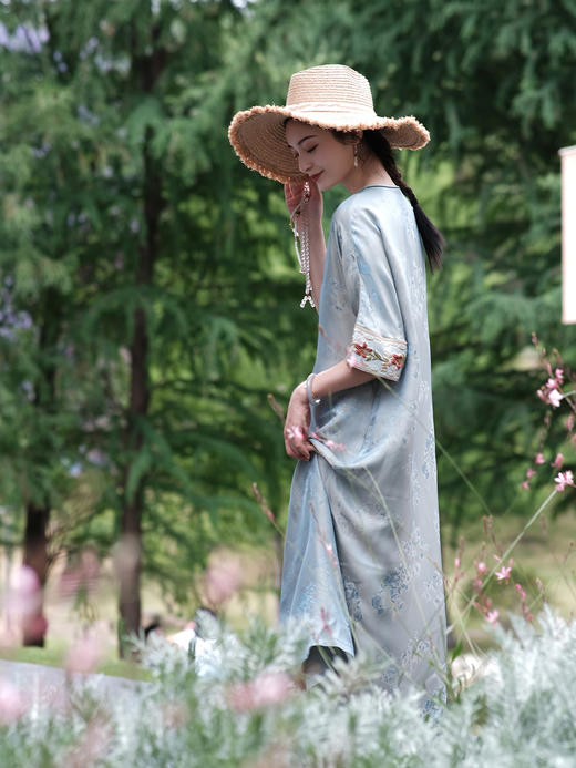 下架|盛唐婧 |提花真丝缎国色天香连衣裙-蓝色 商品图2