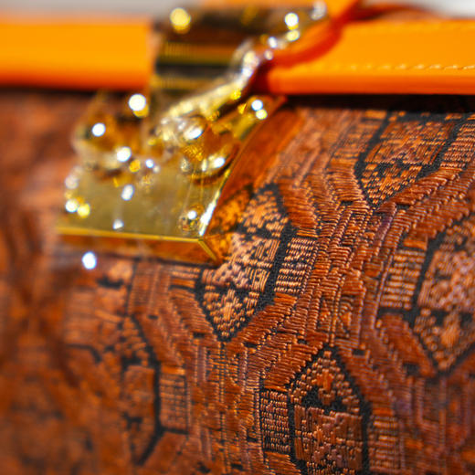 深山集市·橘色数纱绣横板圆筒包 商品图1