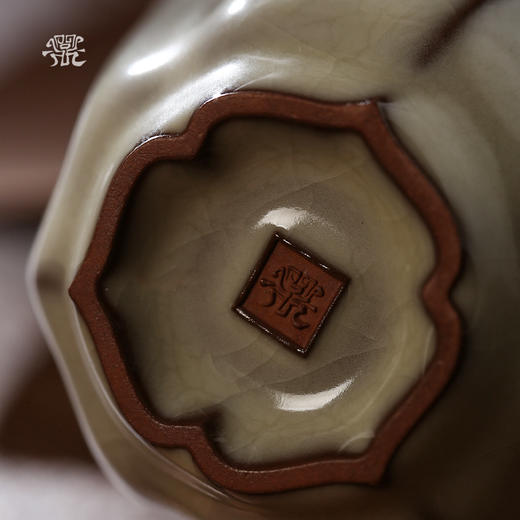 问鼎哥窑致巧款葵堇杯 商品图3