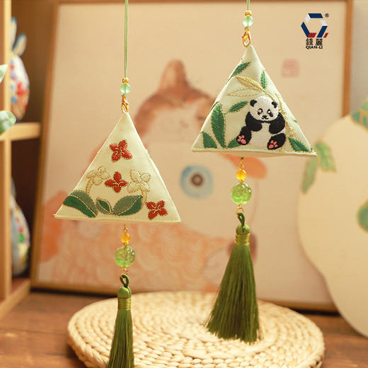 【端午养生香包】刺绣挂脖香囊 端午节艾叶三角香包 可爱熊猫绿竹香囊 商品图1