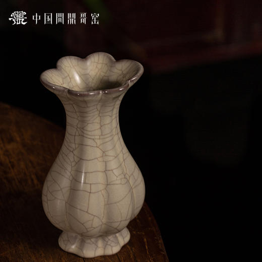 问鼎哥窑致巧款百财瓶 商品图2