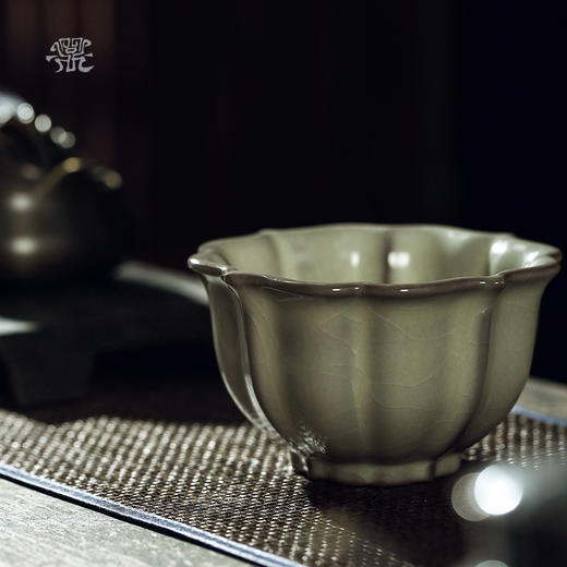 问鼎哥窑宝相盅 商品图0