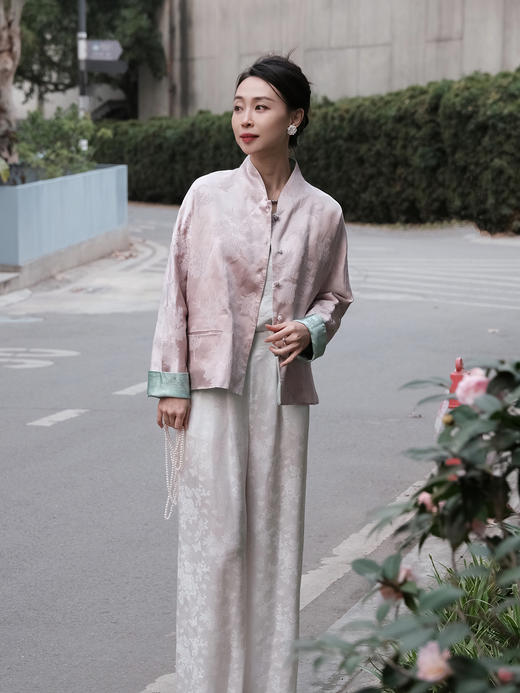 微瑕秒杀 |盛唐牡丹 |梅兰竹菊冠乐绉蝶恋花双面穿外套[特价品](特殊商品不退不换) 商品图1