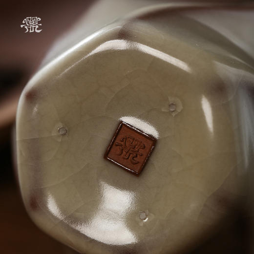 问鼎哥窑致巧款支钉星华杯 商品图4