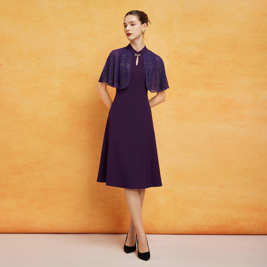 PF8F5斯尔丽2024新款旗袍式披肩雪纺拼接烫钻工艺精致悬垂丝滑连衣裙 商品图3