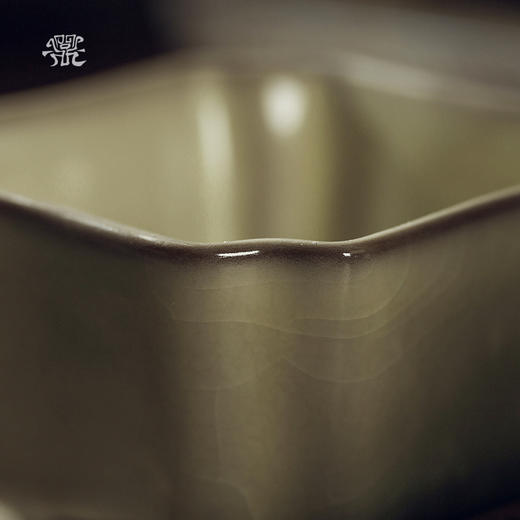 问鼎哥窑致巧款四方盅 商品图3