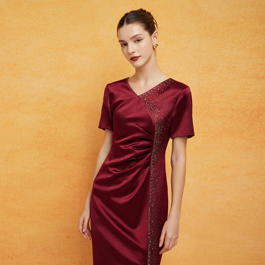 PF8L4斯尔丽2024新款高级感醋酸重工烫钻腰间褶皱显瘦宴会短袖连衣裙 商品图2