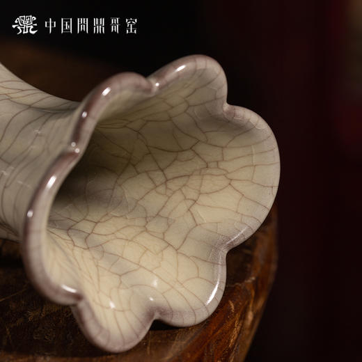 问鼎哥窑致巧款百财瓶 商品图1