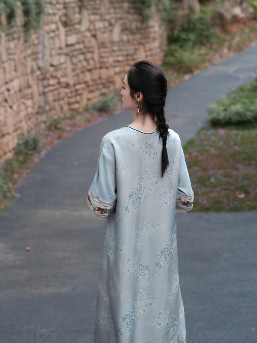 下架|盛唐婧 |提花真丝缎国色天香连衣裙-蓝色 商品图9
