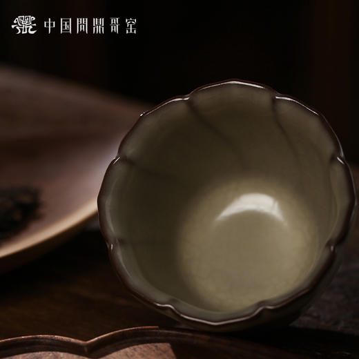 问鼎哥窑致巧款旋花杯 商品图2