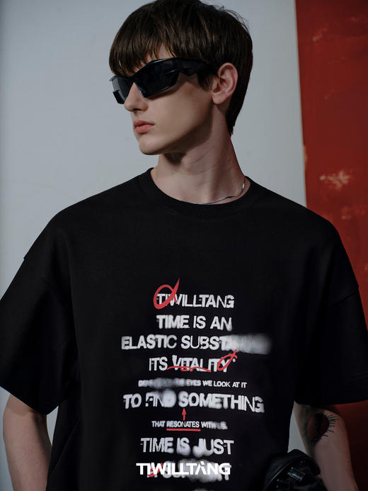 TIWILLTANG启世录“雾语烟晴”雾感文字印花短袖 商品图2