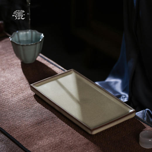 问鼎哥窑致巧款海平壶承 商品图1