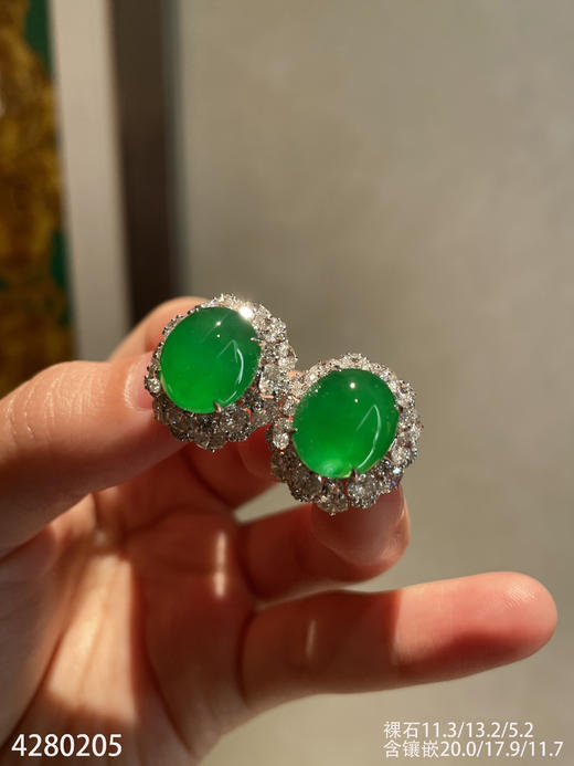 老坑近玻璃种艳绿蛋面耳钉【4280205】具体价格微信咨询 商品图6