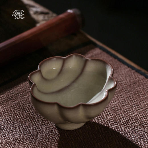 问鼎哥窑致巧款蔷薇杯 商品图1