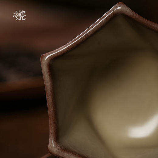 问鼎哥窑致巧款支钉星华杯 商品图1