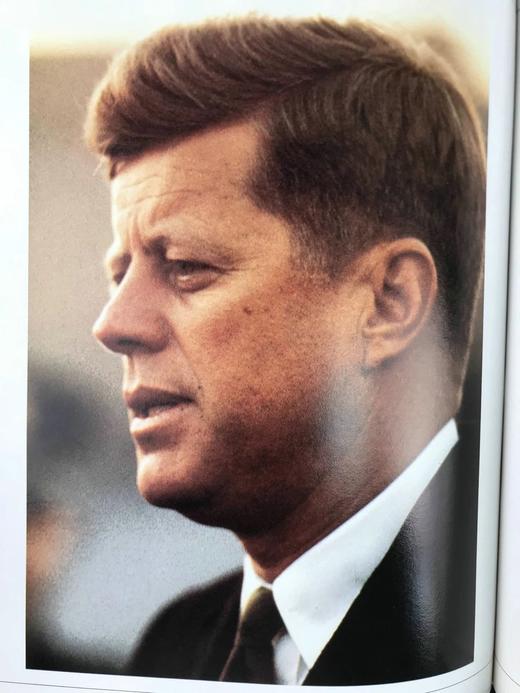 短暂的闪光时刻：缅怀肯尼迪 约百幅插图 精装16开 商品图5