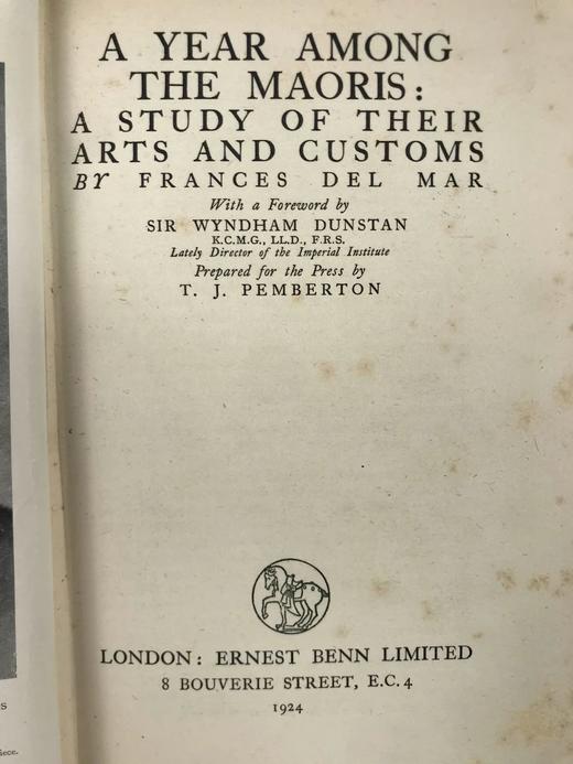 1924年 与毛利人一起的一年：他们的艺术与习俗研究 数十幅插图 漆布精装18开 商品图3
