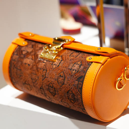 深山集市·橘色数纱绣横板圆筒包 商品图0