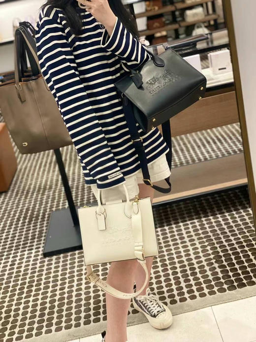 ￥2599🇺🇸直邮，coach专柜3🈷️新款Ace tote26托特包，全皮浮雕马车logo，配logo宽肩带，手拎单肩斜挎都可以时尚百搭 商品图7