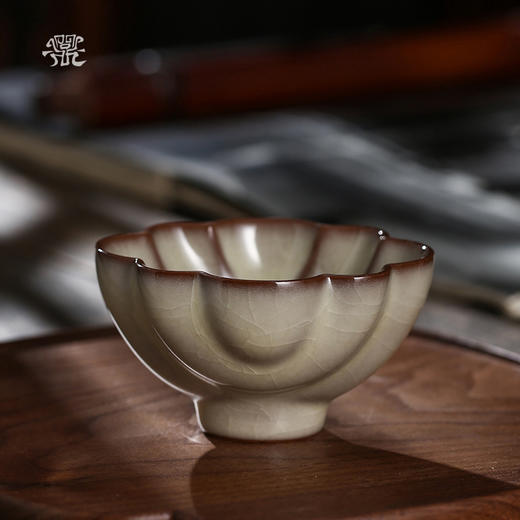 问鼎哥窑致巧款蔷薇杯 商品图0