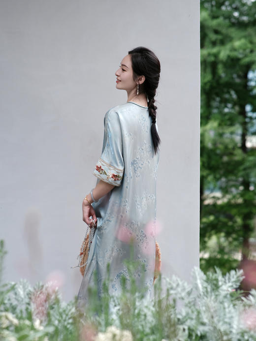下架|盛唐婧 |提花真丝缎国色天香连衣裙-蓝色 商品图5