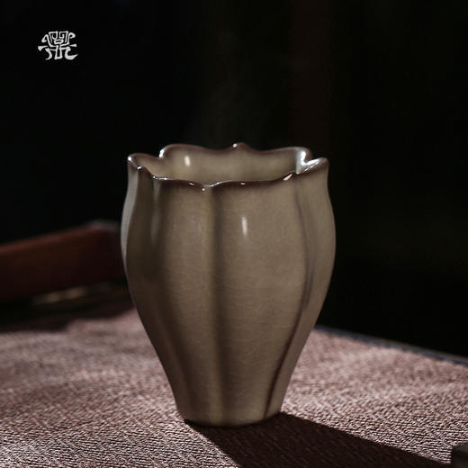 问鼎哥窑致巧款佛手杯 商品图0