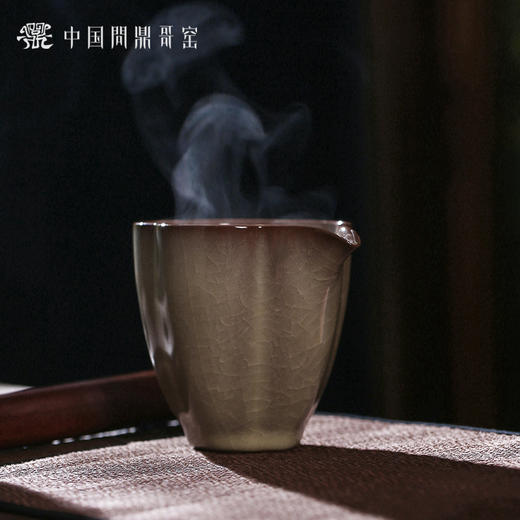 问鼎哥窑致巧款桃溪公杯 商品图0