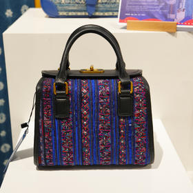 深山集市·蓝色叠绣手提包